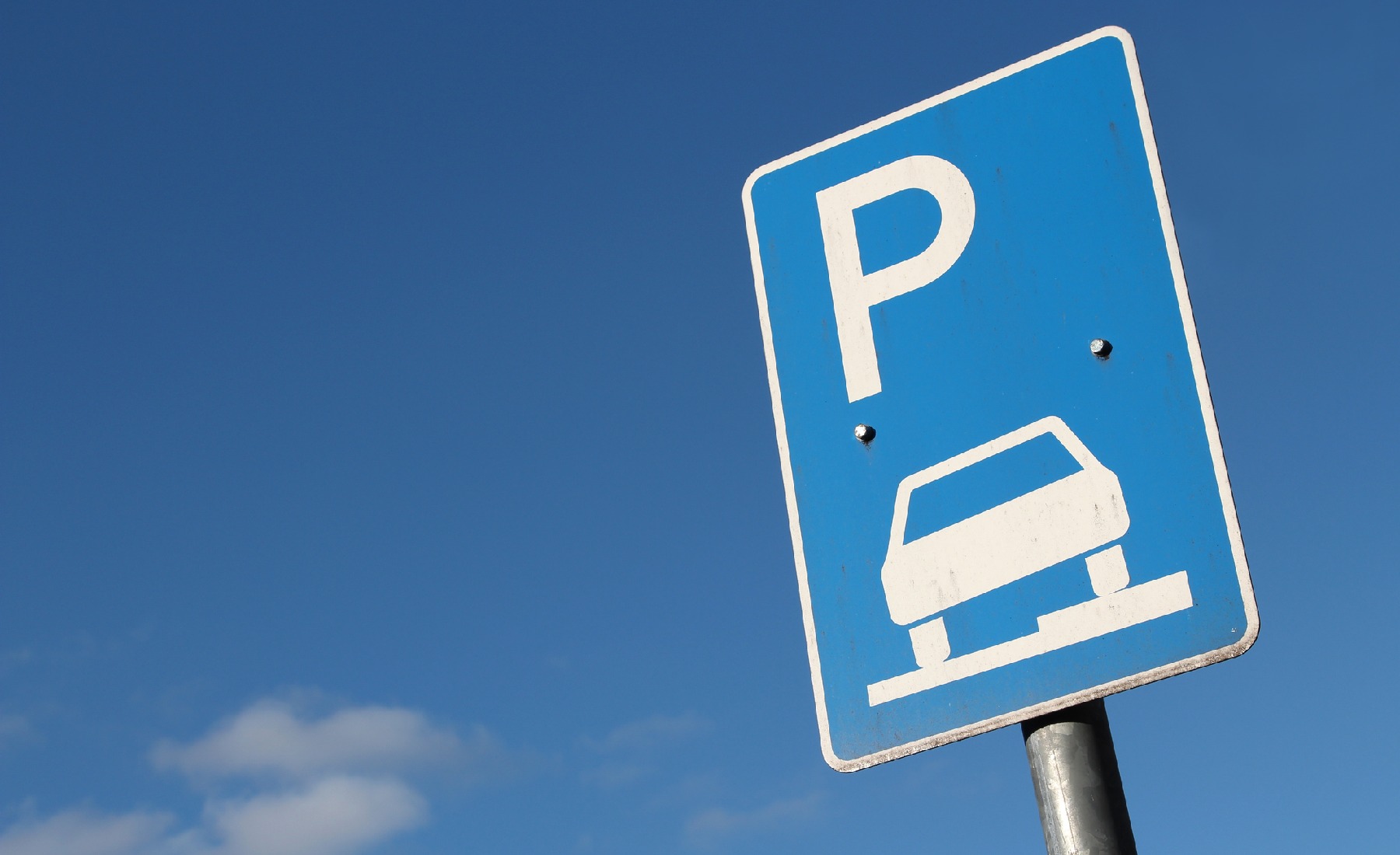 señal aparcamiento acera