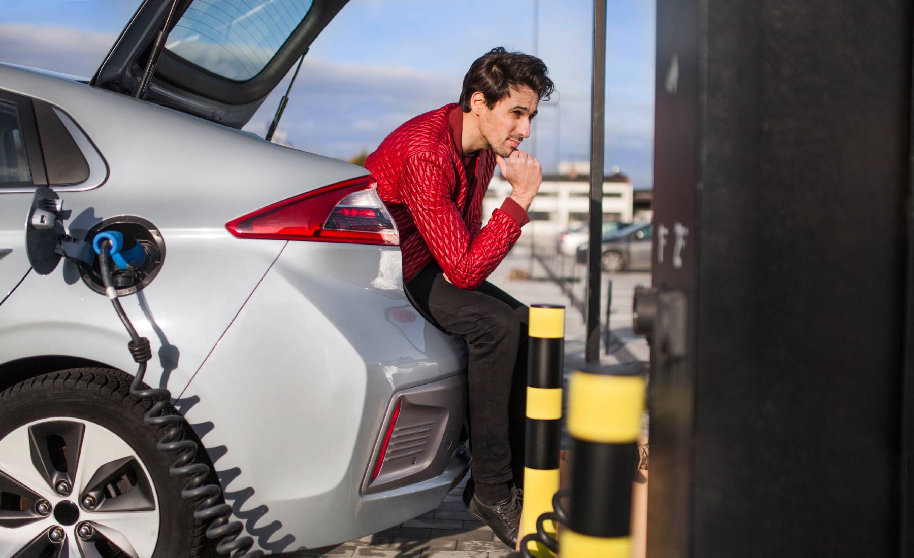 Aburrido carga coche eléctrico