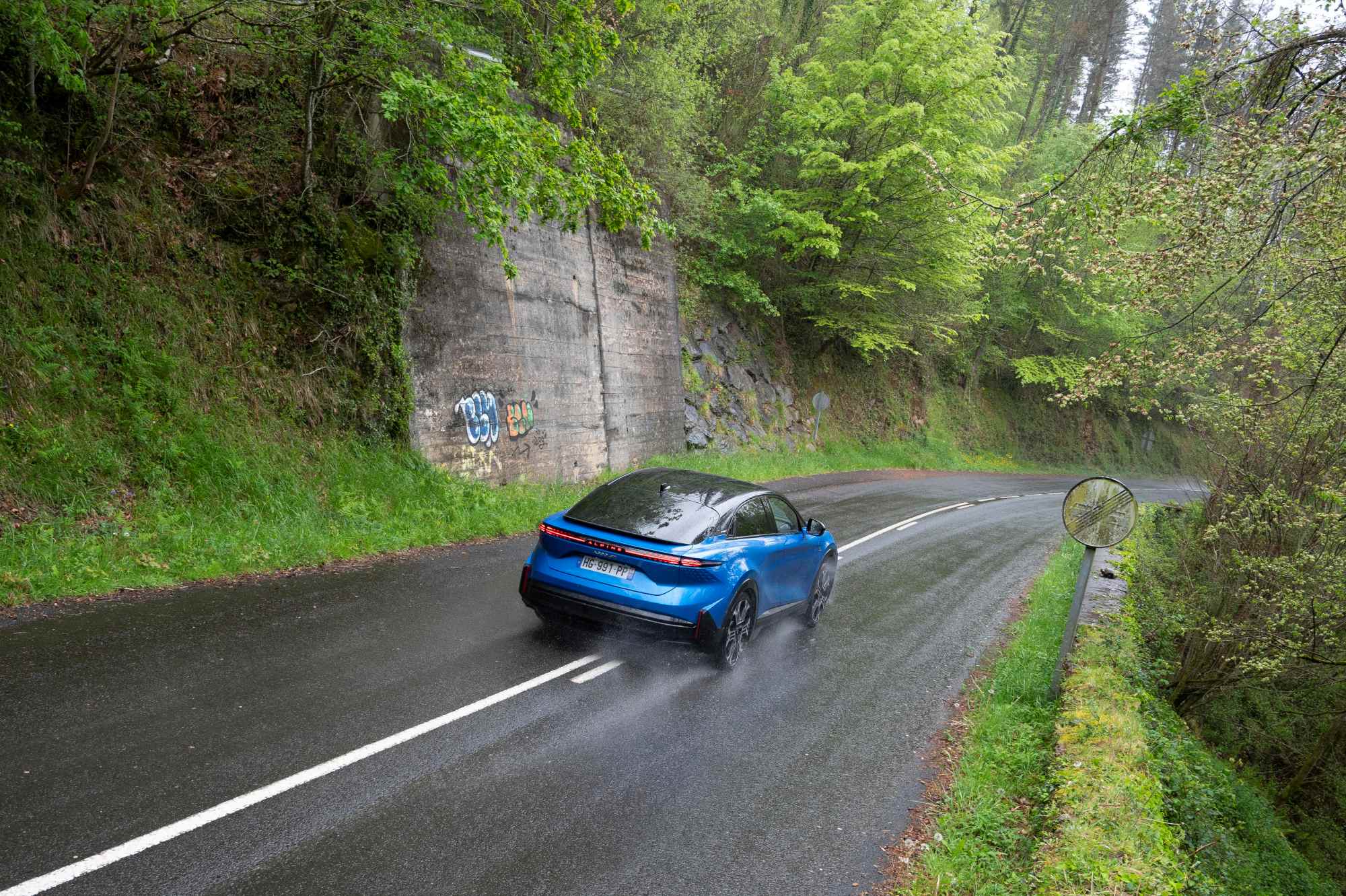 Alpine A390
