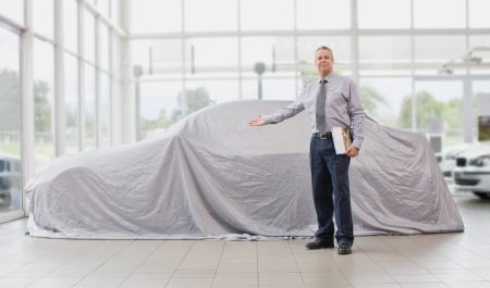 Coche nuevo concesionario
