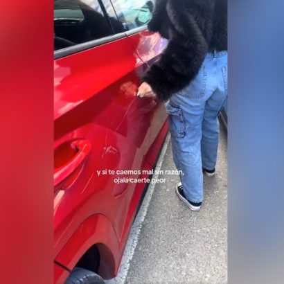 Cuidado, si te encuentras tu coche rayado, hay una razón: es la última moda entre los jóvenes en España para hacerse virales en TikTok