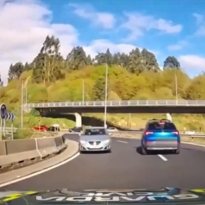 La Guardia Civil intercepta a un coche que circulaba en sentido contrario en Santiago de Compostela y da negativo en alcohol: esta fue la verdadera causa