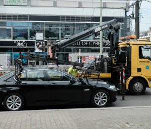 Coche en grua