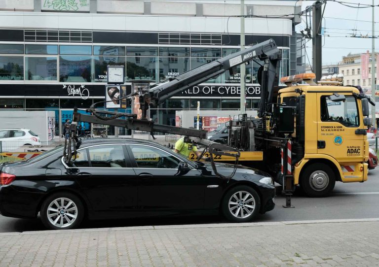 Coche en grua