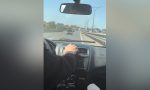 El vídeo que arde en redes: un conductor intenta evitar un atasco invadiendo el carril contrario y pone en peligro a numerosos conductores