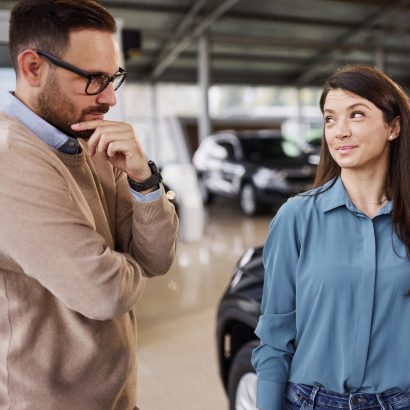 Un estudio detecta que el conductor español frena el gasto en la compra de un coche, pero aumenta su intención de adquirir un eléctrico