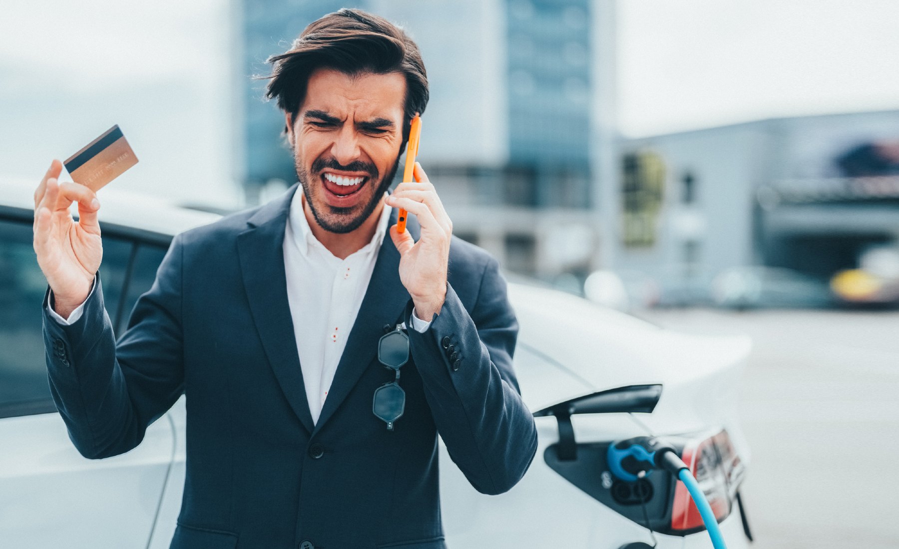 Enfado carga coche eléctrico
