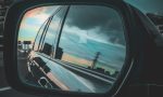 El enemigo invisible: por qué tus retrovisores podrían estar engañándote y ser los responsables a la hora de provocar un accidente