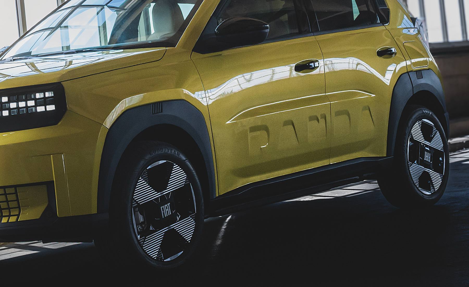 Troquelado del nombre Fiat Grande Panda