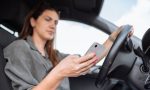Francia endurece la ley contra el móvil al volante con la retirada inmediata del carné