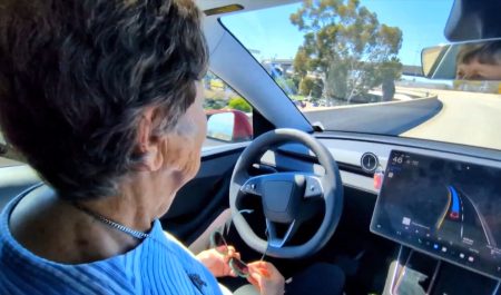 Mujer 93 años FSD Tesla
