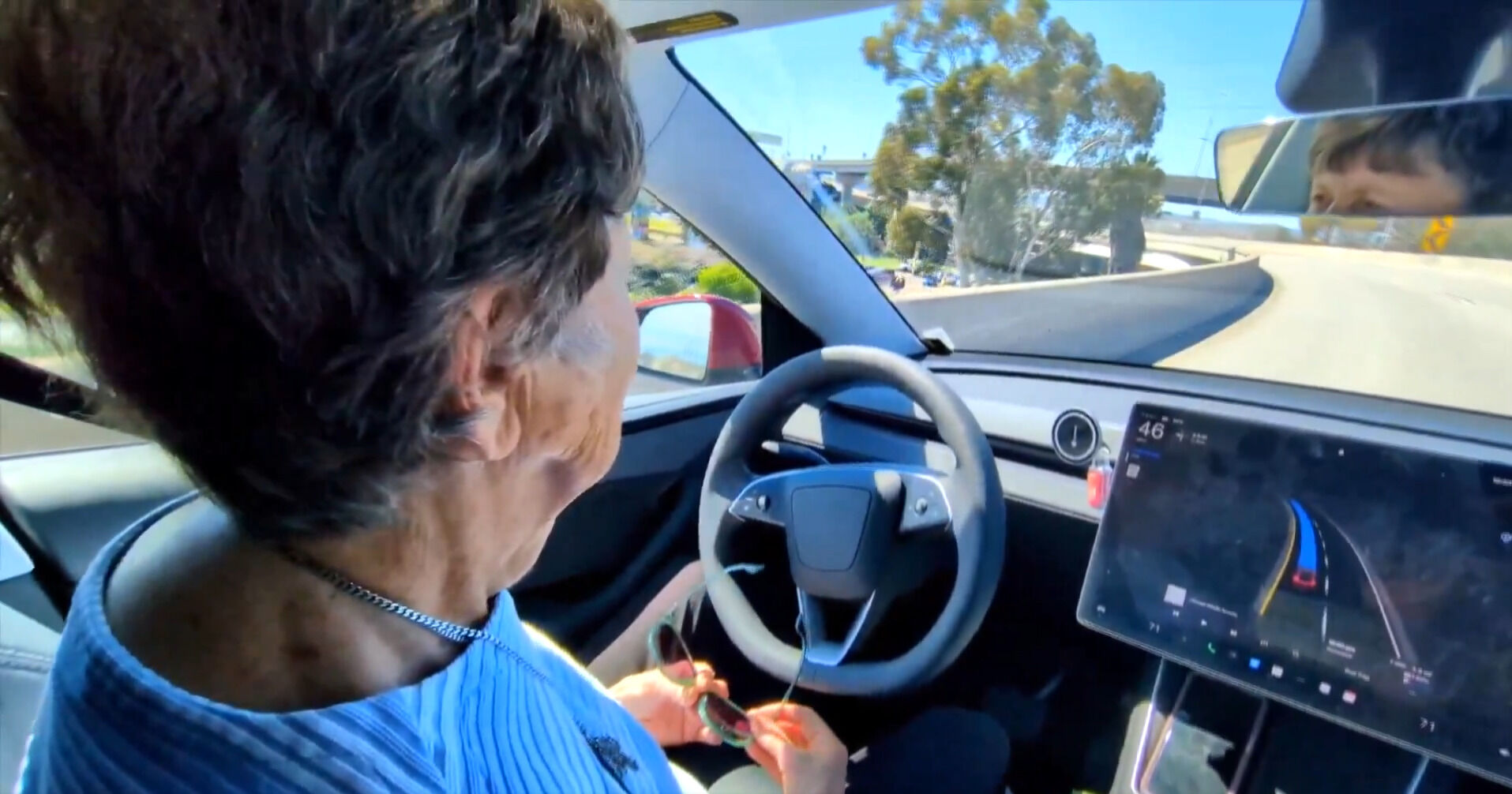 Mujer 93 años FSD Tesla