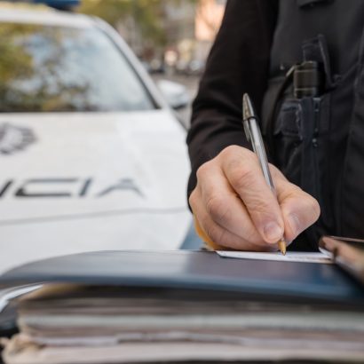 Un hombre acumuló 126 multas por exceso de velocidad en siete meses y no pagó ninguna: este fue su truco