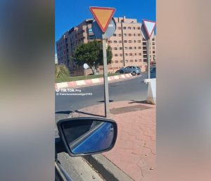 Rotonda coche Almería