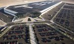 El dilema de los 50.000 Tesla nuevos: por qué los coches de Elon Musk empiezan a acumular polvo en las campas