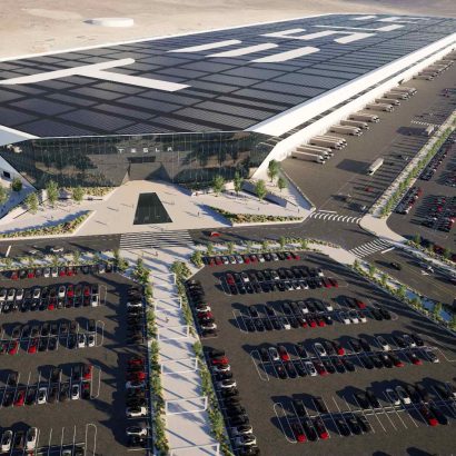 El dilema de los 50.000 Tesla nuevos: por qué los coches de Elon Musk empiezan a acumular polvo en las campas