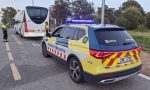 El alucinante caso de un conductor de autobús en Tarragona: la policía lo detuvo porque trasladaba pasajeros mientras conducía así (y sin cinturón)