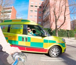ciclista y ambulancia