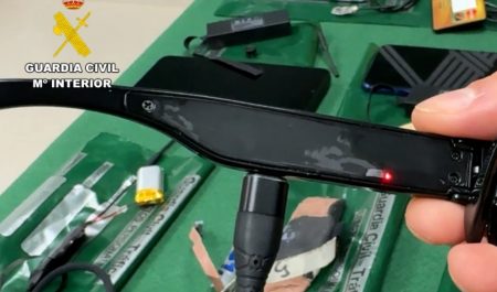 La DGT descubre un fraude inédito: este aspirante usaba un artefacto nunca visto en un examen de conducir