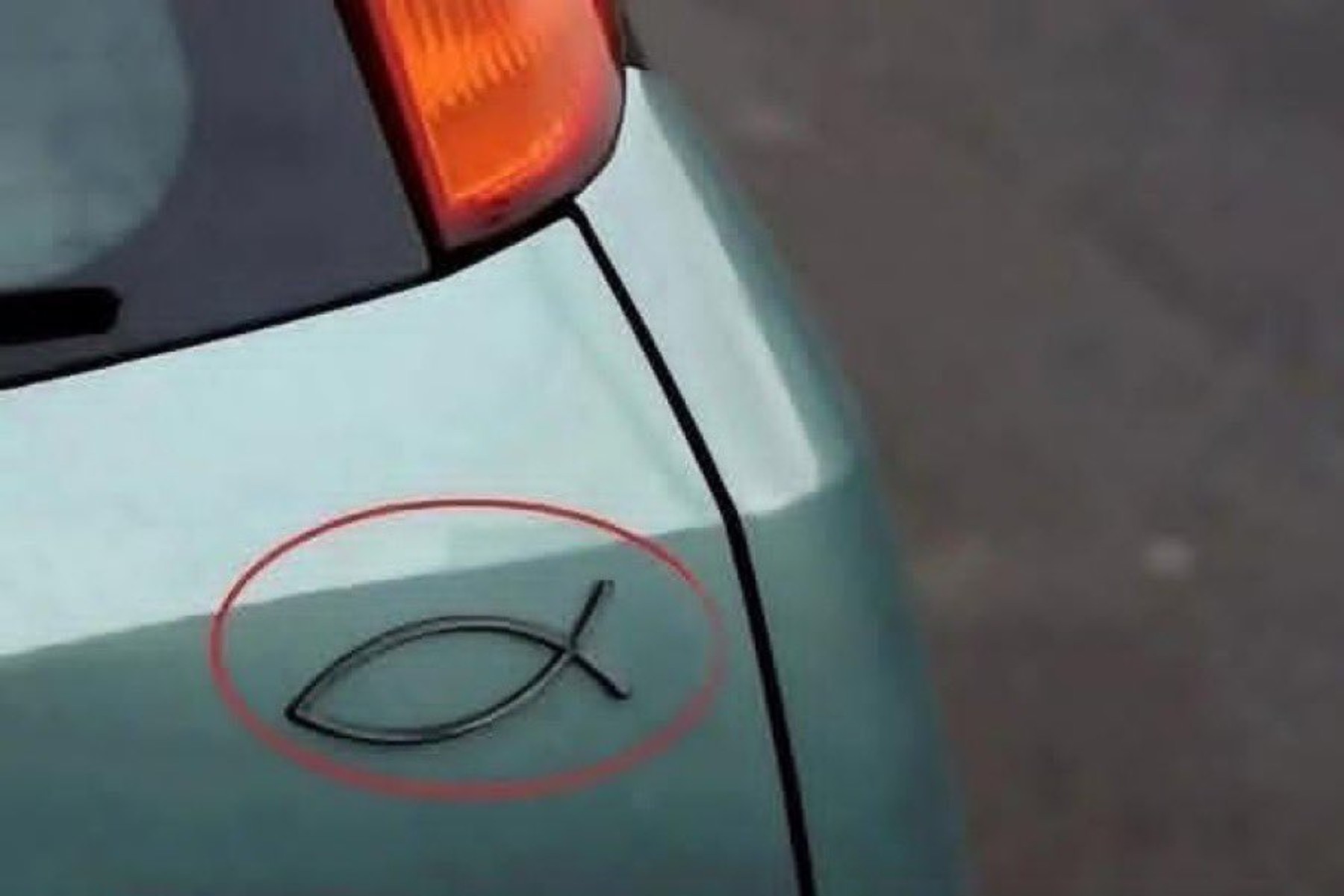 pececito pegatina coche