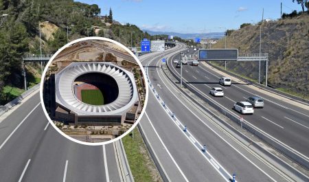 Varios coches en una autovía y el estadio de La Cartuja en fotomontaje.