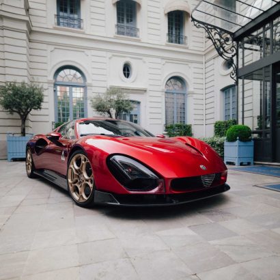 Recorro Madrid en el Alfa Romeo 33 Stradale, un deportivo de dos millones de euros del que solo se fabricarán 33 unidades