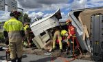 Vuelca un camión en una carretera de Leganés y deja a su conductor atrapado durante al menos dos horas