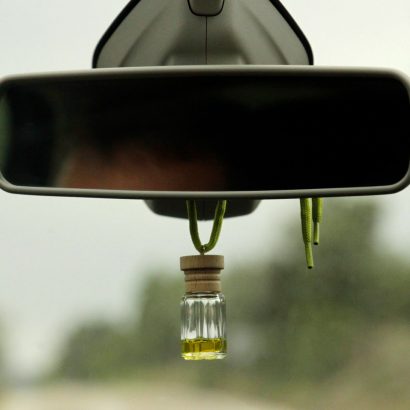 La multa sorpresa que te puede caer por colgar el ambientador en el retrovisor