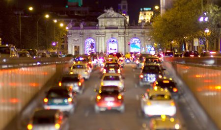Atasco en la Puerta de Alcalá de Madrid.