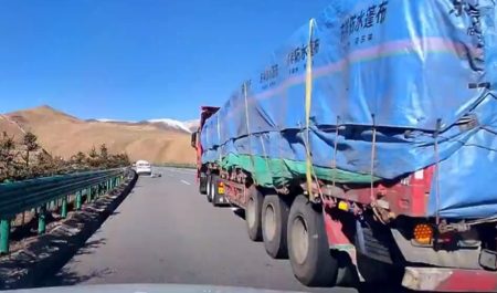 El vídeo viral que muestra cómo un camionero le salvó la vida a un conductor 