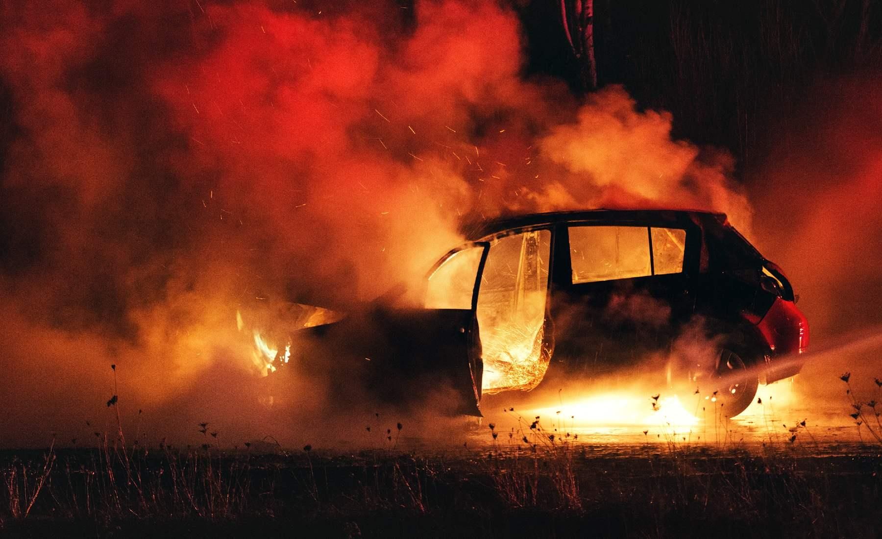 Coche ardiendo