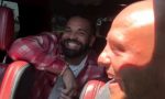 Se subió al coche de su padre después del cole y se encontró a Drake sentado en la parte trasera: su reacción no tiene precio