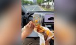 Conducir, parar a comer una hamburguesa en plena carretera y continuar la marcha: este es el accesorio que todo el mundo quiere