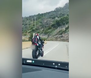 Motoristas adelantamiento Costa del Garraf