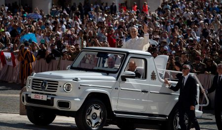 Papamóvil Mercedes Clase G eléctrico