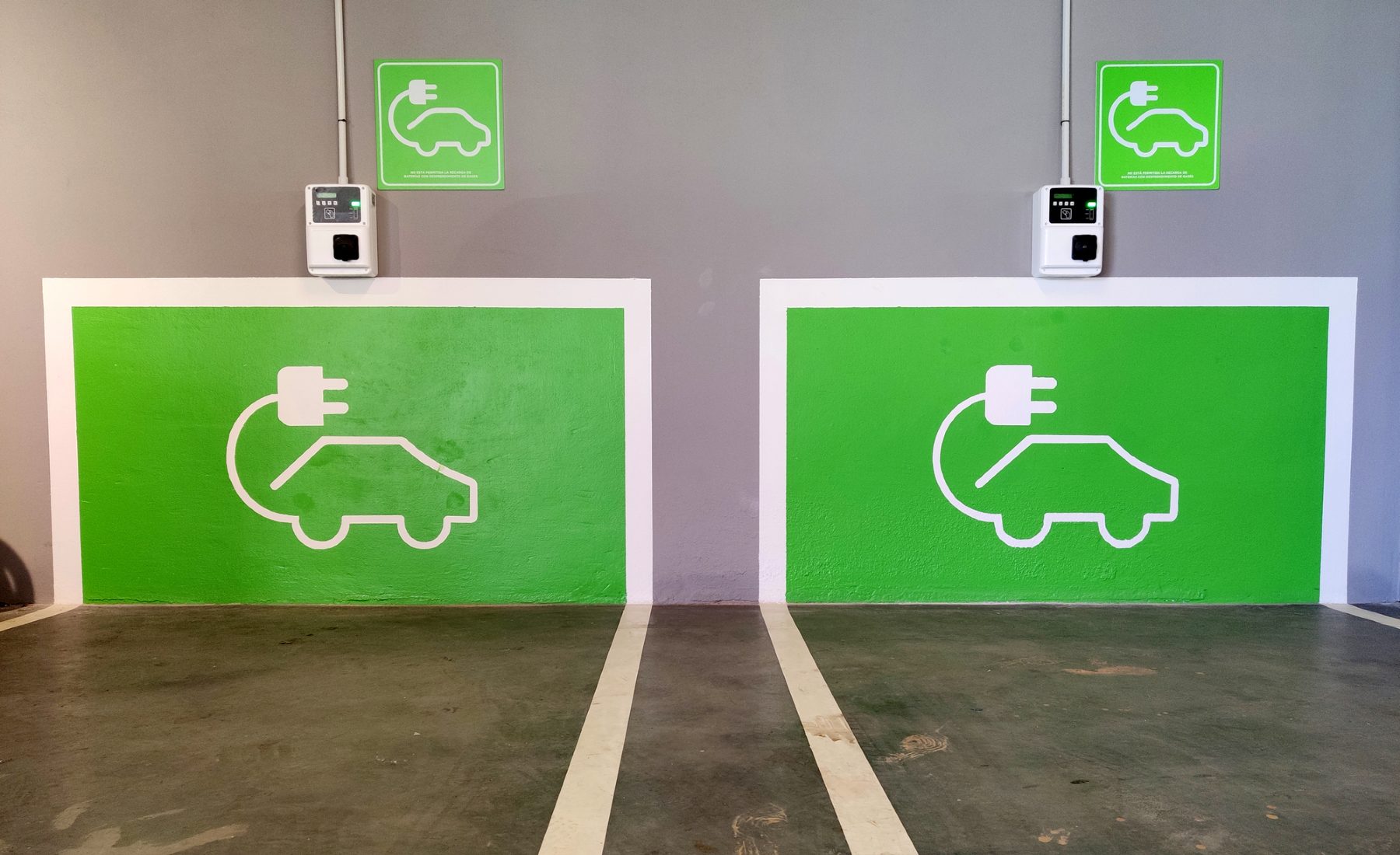 Plazas aparcamiento exclusivos carga coches eléctricos