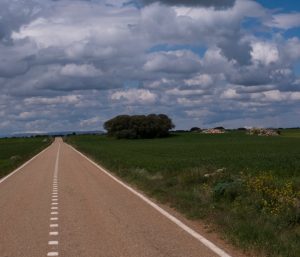 Esta es la carretera con la recta más larga de España: un desafío tan monótono como engañoso
