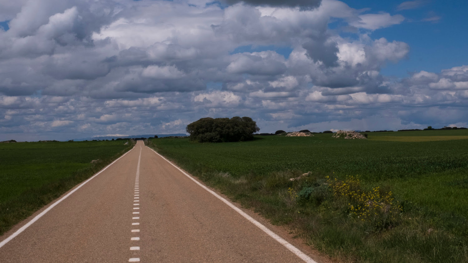 Esta es la carretera con la recta más larga de España: un desafío tan monótono como engañoso