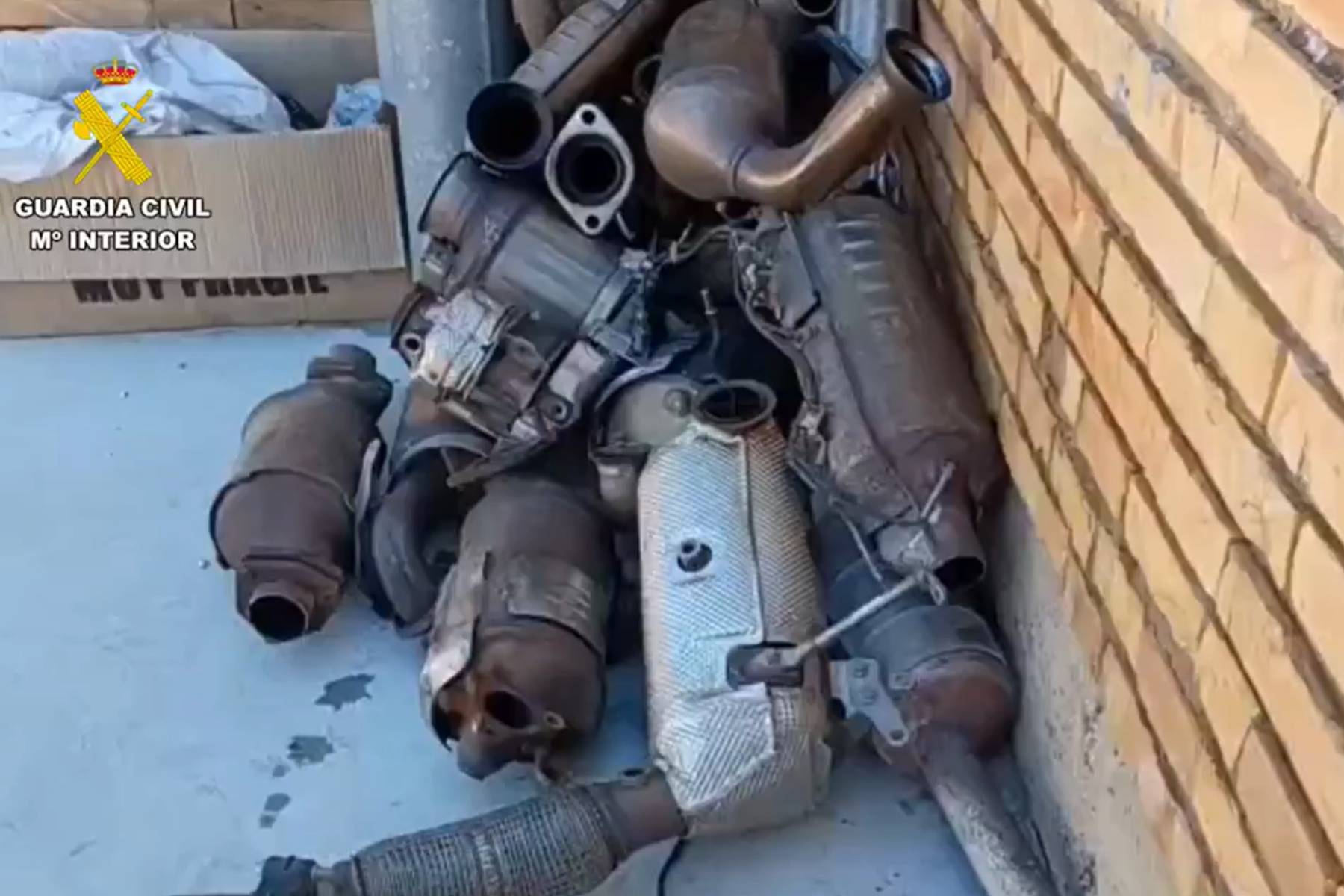 Roban más de 100 catalizadores en La Rioja.
