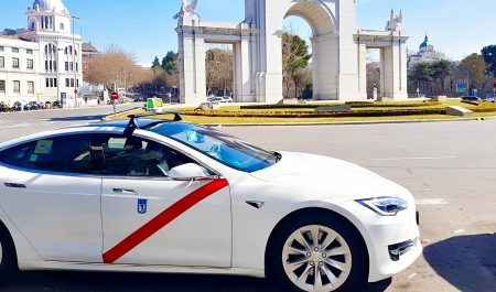 Tesla Model S Taxi Madrid