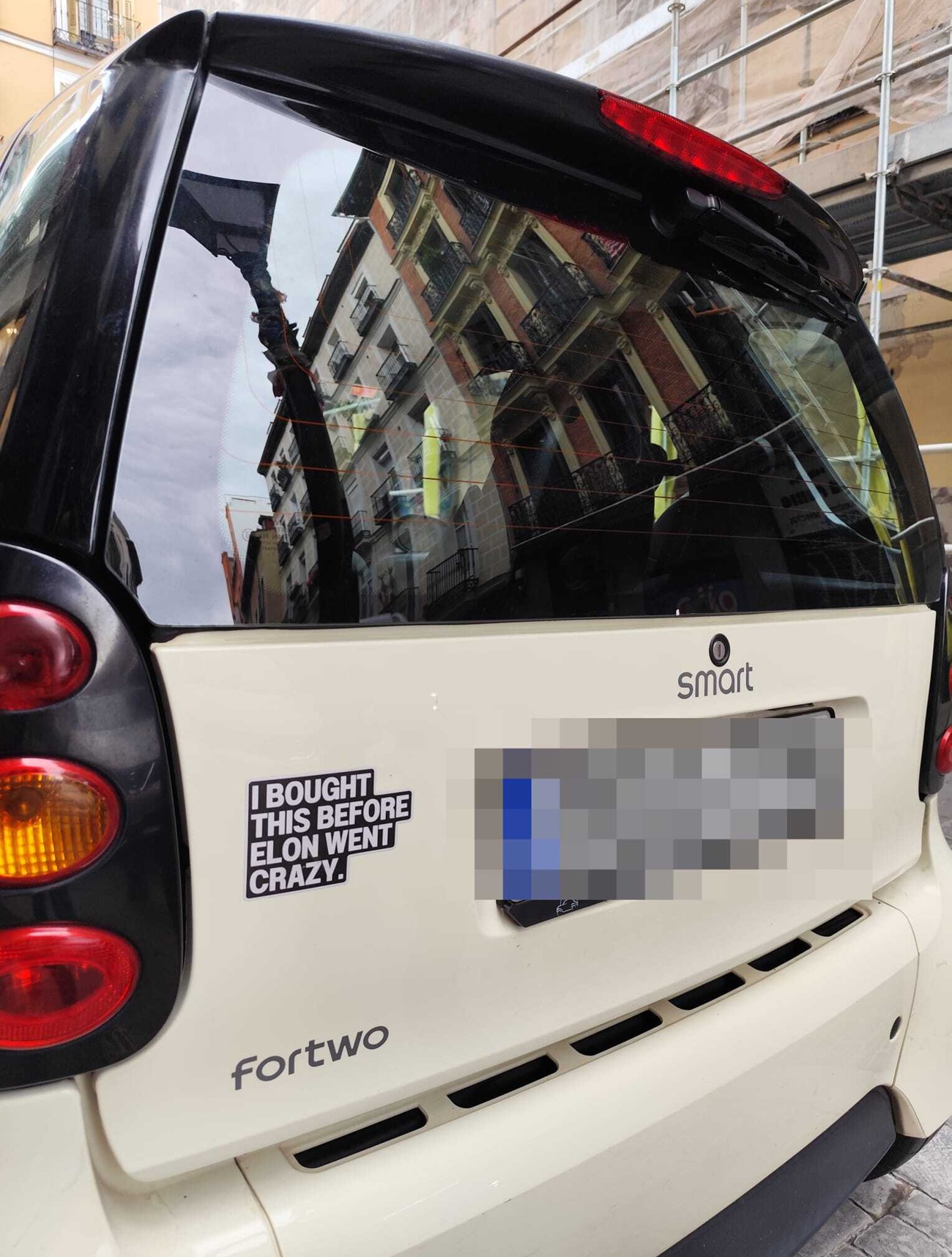 coche smart pegatina elon musk