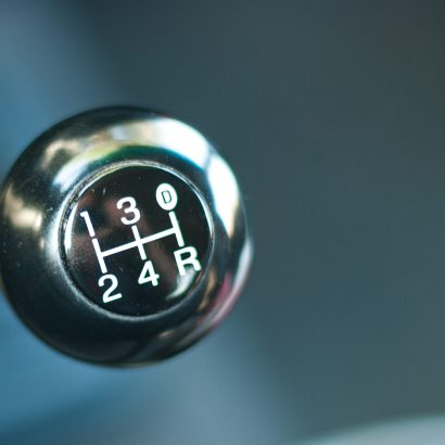 Qué significa la letra D en coches con transmisión manual: qué indica y por qué genera tanta confusión