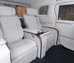 Asiento otomano del Lexus LM.