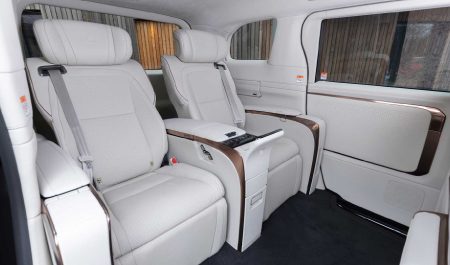 Asiento otomano del Lexus LM.