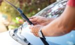 Prepara tu coche para la lluvia: si las escobillas de los limpiaparabrisas hacen ruido, no las sustituyas y haz este truco
