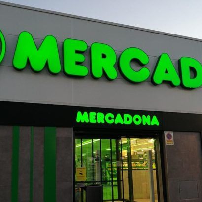 Mercadona y la factura de la recarga: ¿cuánto cuesta llenar de energía un vehículo en sus aparcamientos?
