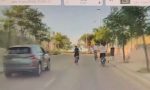 15 segundos, varias infracciones y una polémica: el vídeo de un conductor con ciclistas en este municipio de España que aviva el debate