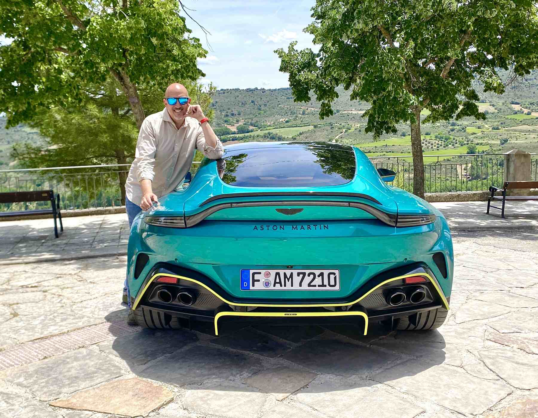 Aston Martin Vantage S