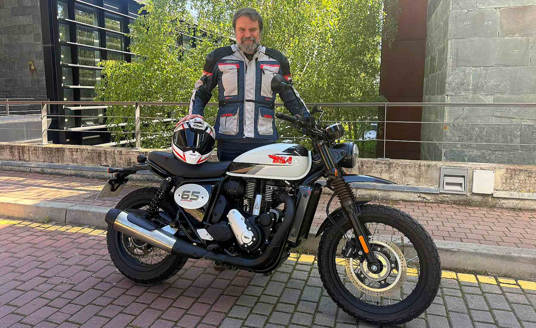 BSA Scrambler 650 Rubén Pérez