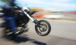 ¿Puedo denunciar a un motorista por hacer un caballito y por otras maniobras de conducción temeraria?